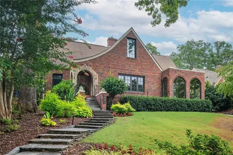 Atlanta, GA - We meticulously cleaned all interior and exterior windows, removing streaks and smudges for a sparkling finish. Every nook and cranny was addressed, ensuring a spotless, professional result.