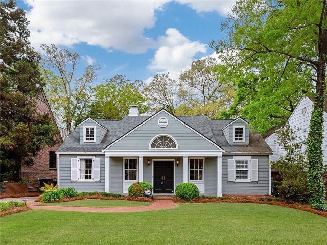Atlanta, GA - I meticulously cleaned the driveway, brick walkway, and front porch using high-pressure washing techniques, ensuring every surface was spotless and free of dirt and grime.