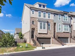 Atlanta, GA - We meticulously cleaned all exterior windows, ensuring no streaks were left behind. We also detailed the window screens, tracks, and sills, removing dirt and grime for a sparkling finish.