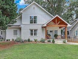 Atlanta, GA - We meticulously cleaned all interior and exterior windows, removing dirt and streaks for a sparkling finish. Our thorough process ensured every surface was spotless.