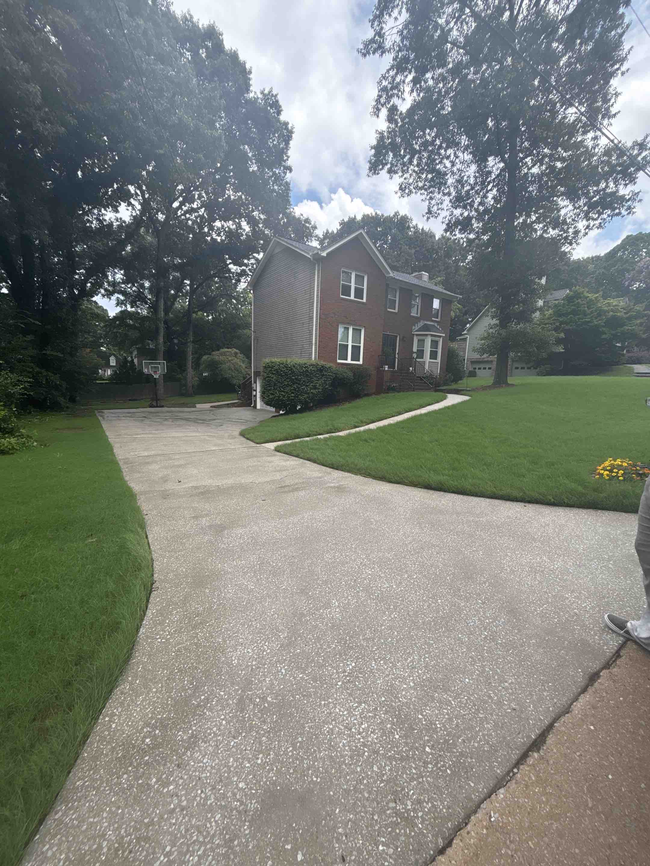 Birmingham, AL - House wash, exterior windows, and driveway cleaning