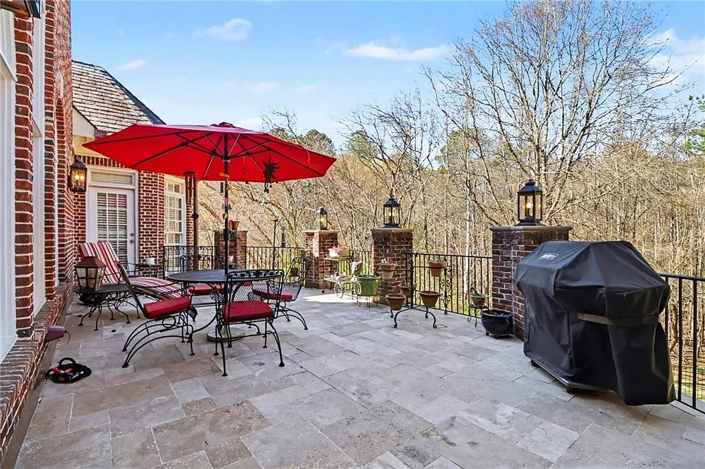 Atlanta, GA - We meticulously cleaned all exterior windows and screens, ensuring no streaks. Gutters were emptied and cleaned, removing debris for optimal flow.