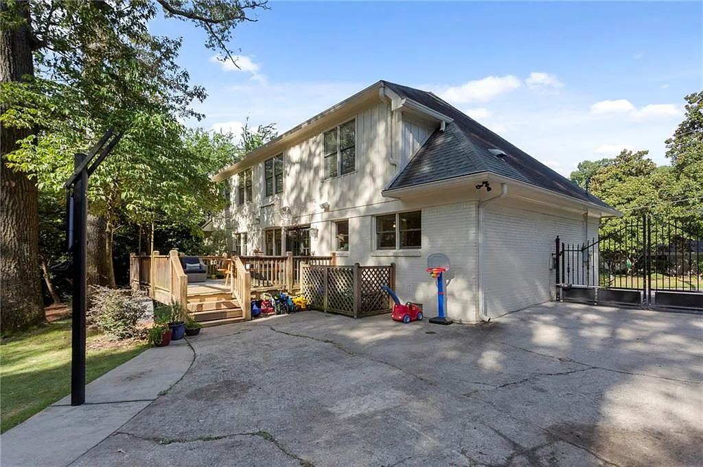 Atlanta, GA - I tackled a complete window cleaning, both inside and out, followed by a thorough driveway pressure wash. Additionally, I gently cleaned some paver stones with a soft wash technique.