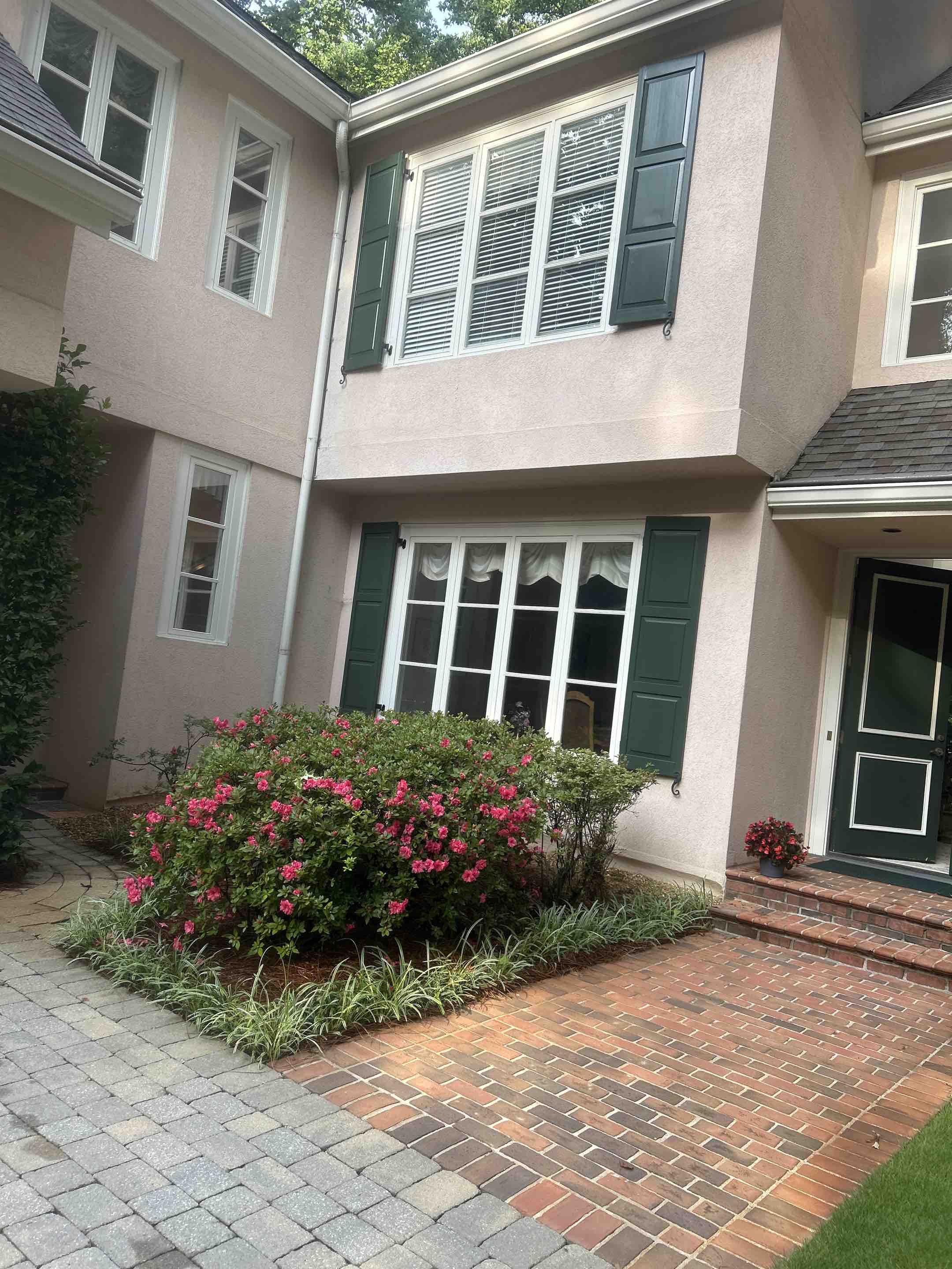 Atlanta, GA - We are doing a full exterior window cleaning on this home 