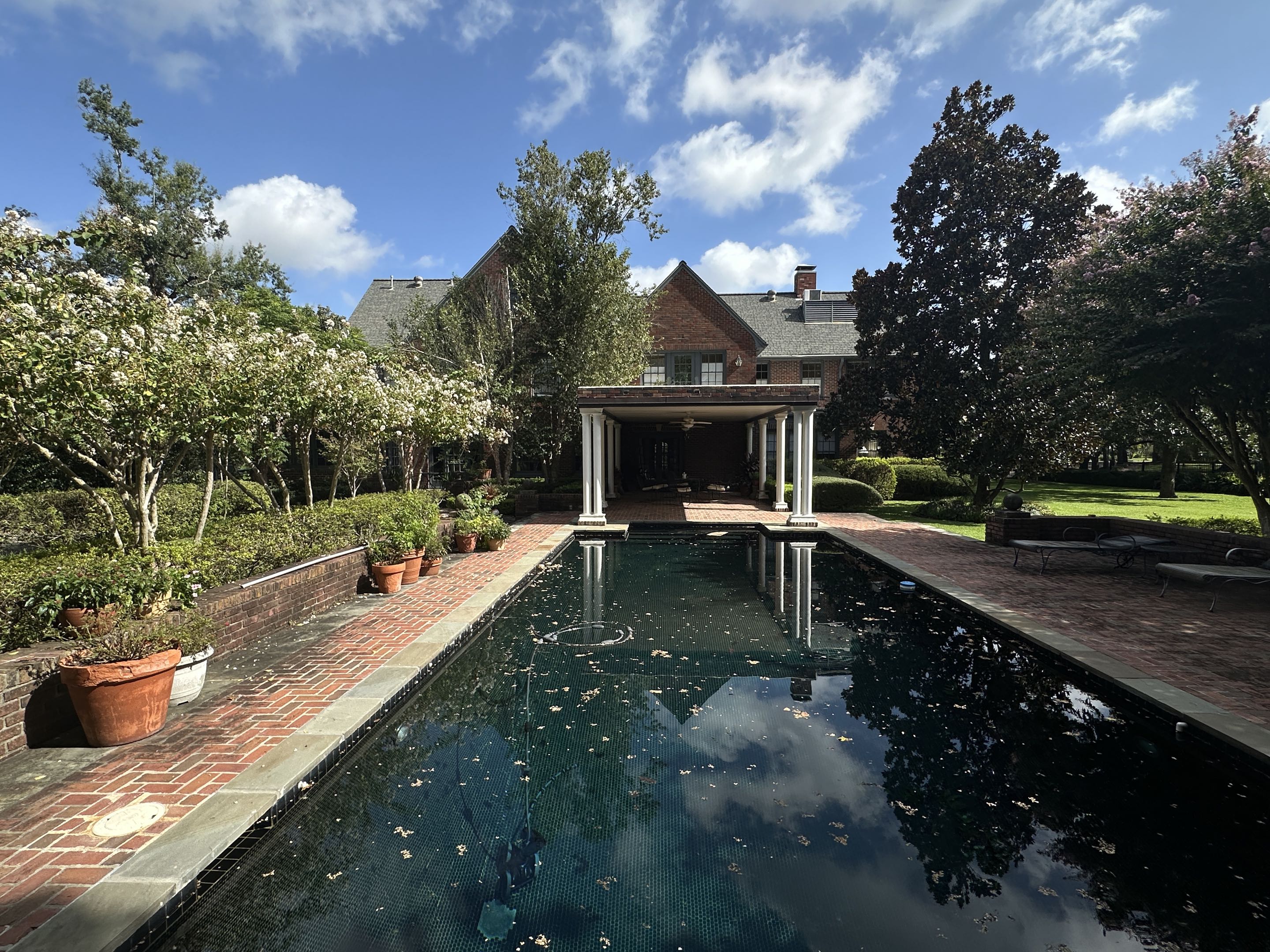Houston, TX - Window cleaning in Montrose/ Museum District
