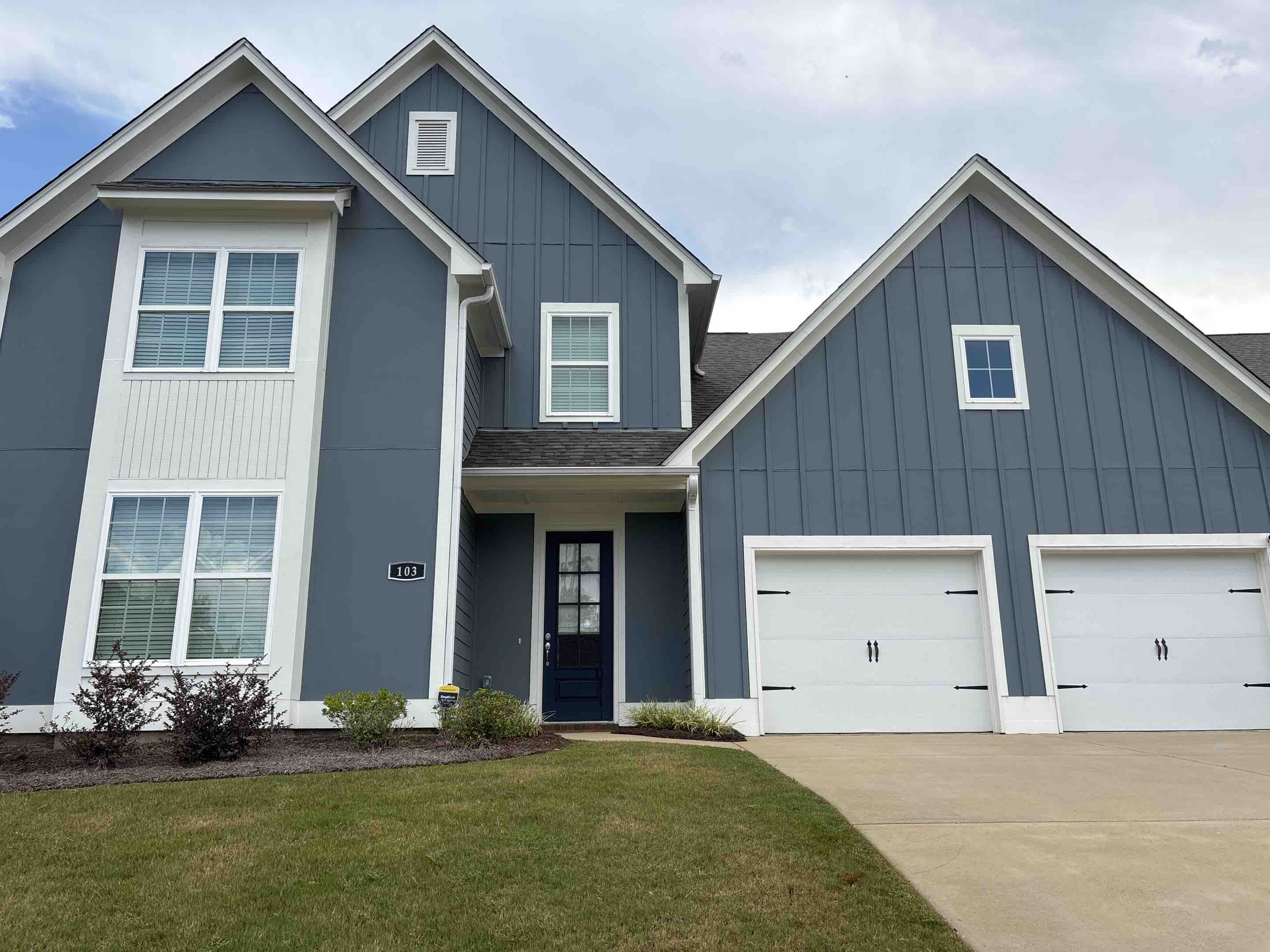 Birmingham, AL - Just did a house wash, outside window and driveway pressure washing at this beautiful home at Melrose Landing. 