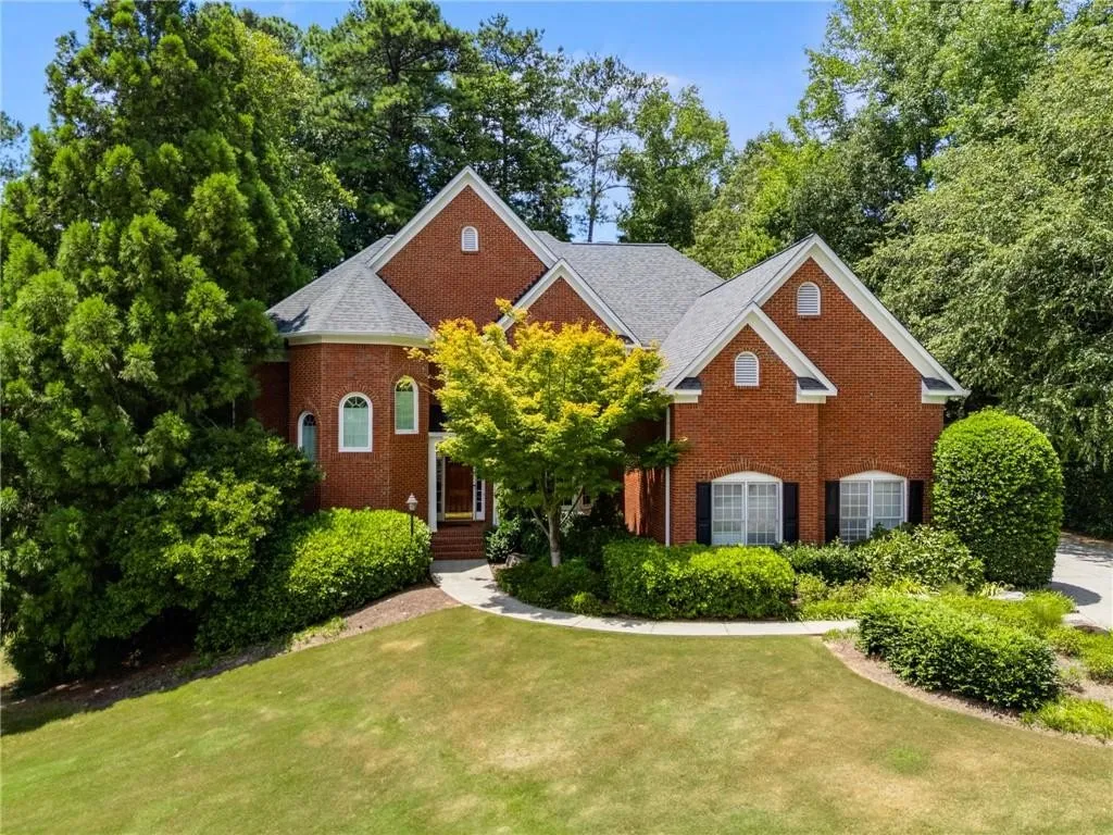 Atlanta, GA - I meticulously cleaned all interior and exterior windows and doors, ensuring a streak-free, spotless finish. Every surface gleamed, enhancing the home's overall appearance.