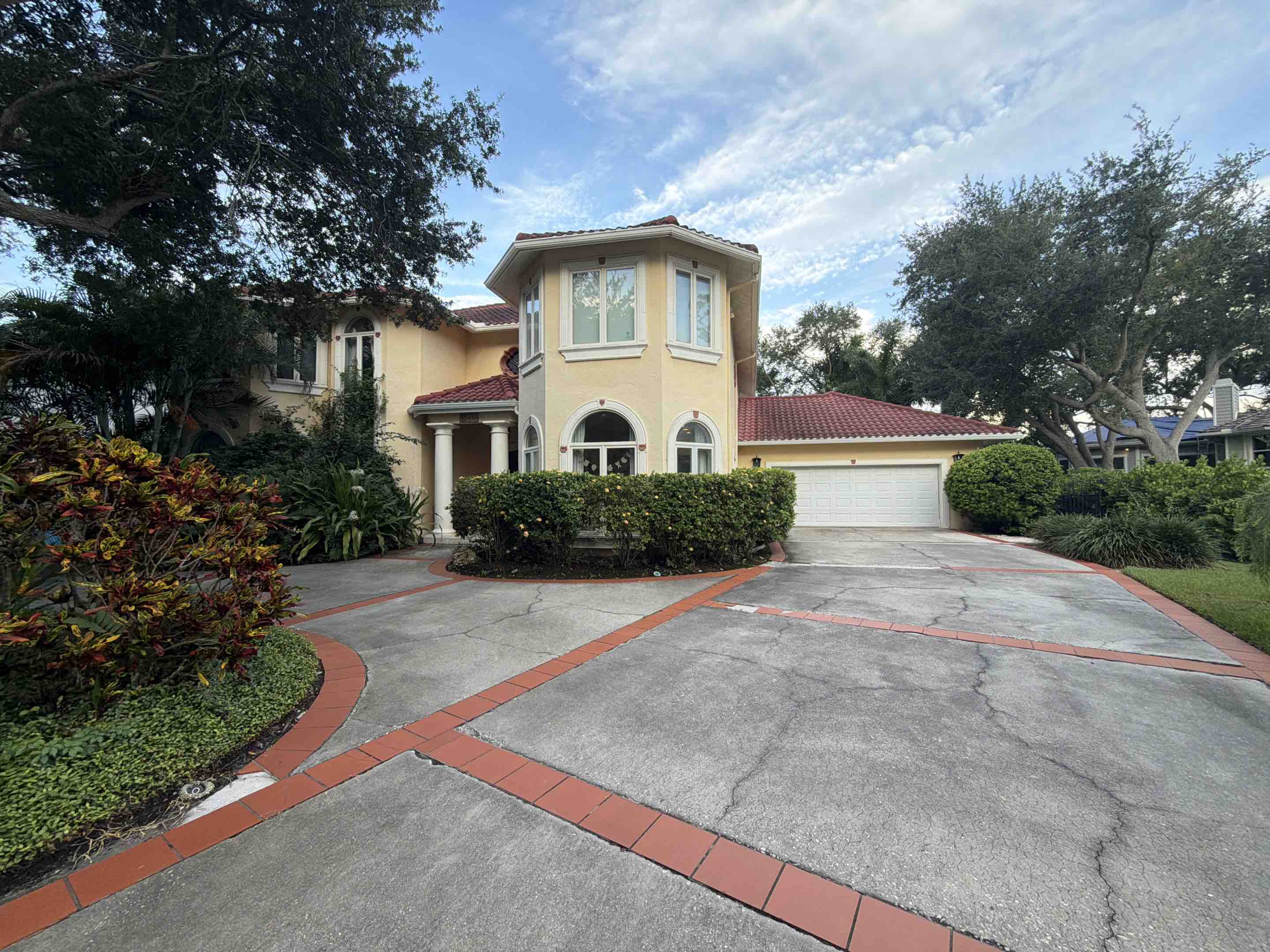 Sarasota, FL - Pressure washing 9416662226 WindowHero 