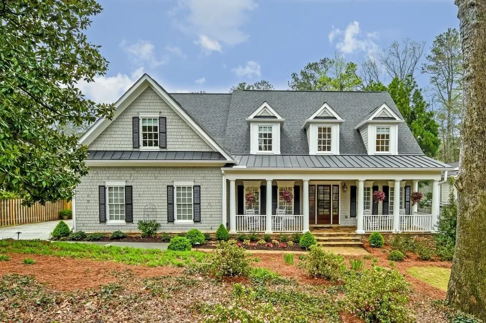 Atlanta, GA - We meticulously cleaned every interior and exterior window, ensuring they sparkled. We tackled smudges, streaks, and dirt, leaving them crystal clear and streak-free.