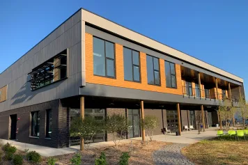 Atlanta, GA - Today, I meticulously cleaned all interior and exterior windows, removing dirt and streaks. I used specialized tools and eco-friendly products to ensure a spotless finish.