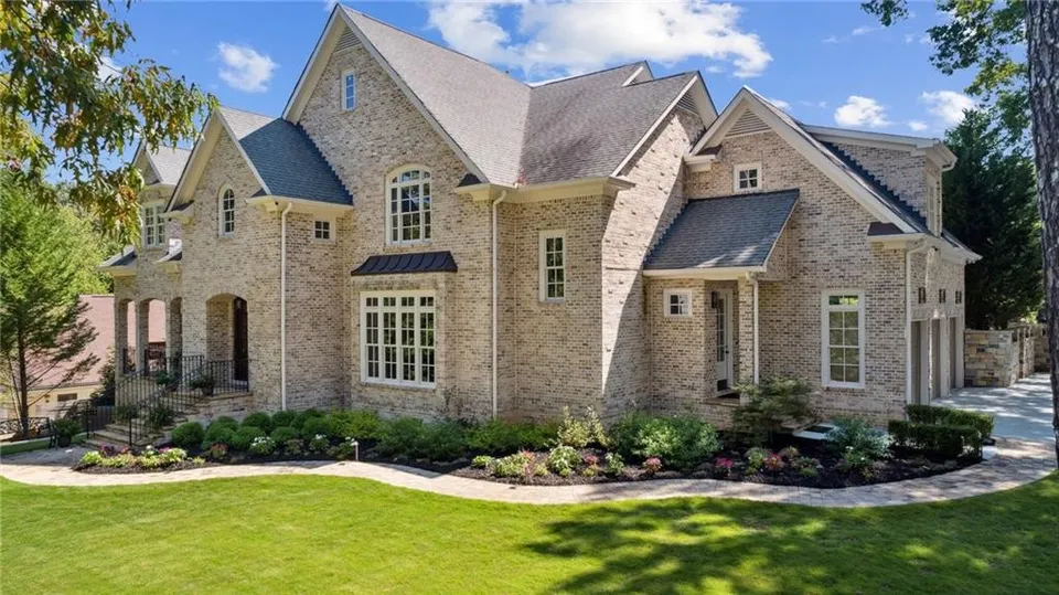 Atlanta, GA - We meticulously cleaned all interior and exterior windows, ensuring a streak-free shine. Additionally, we thoroughly cleaned the gutters, removing debris for better drainage.