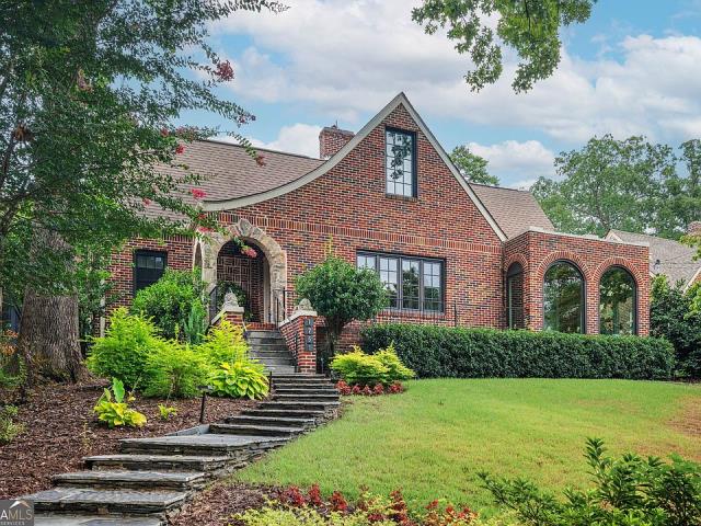 Atlanta, GA - We meticulously cleaned all interior and exterior windows and doors, ensuring a streak-free shine. Our team used eco-friendly products for a safe and effective clean.