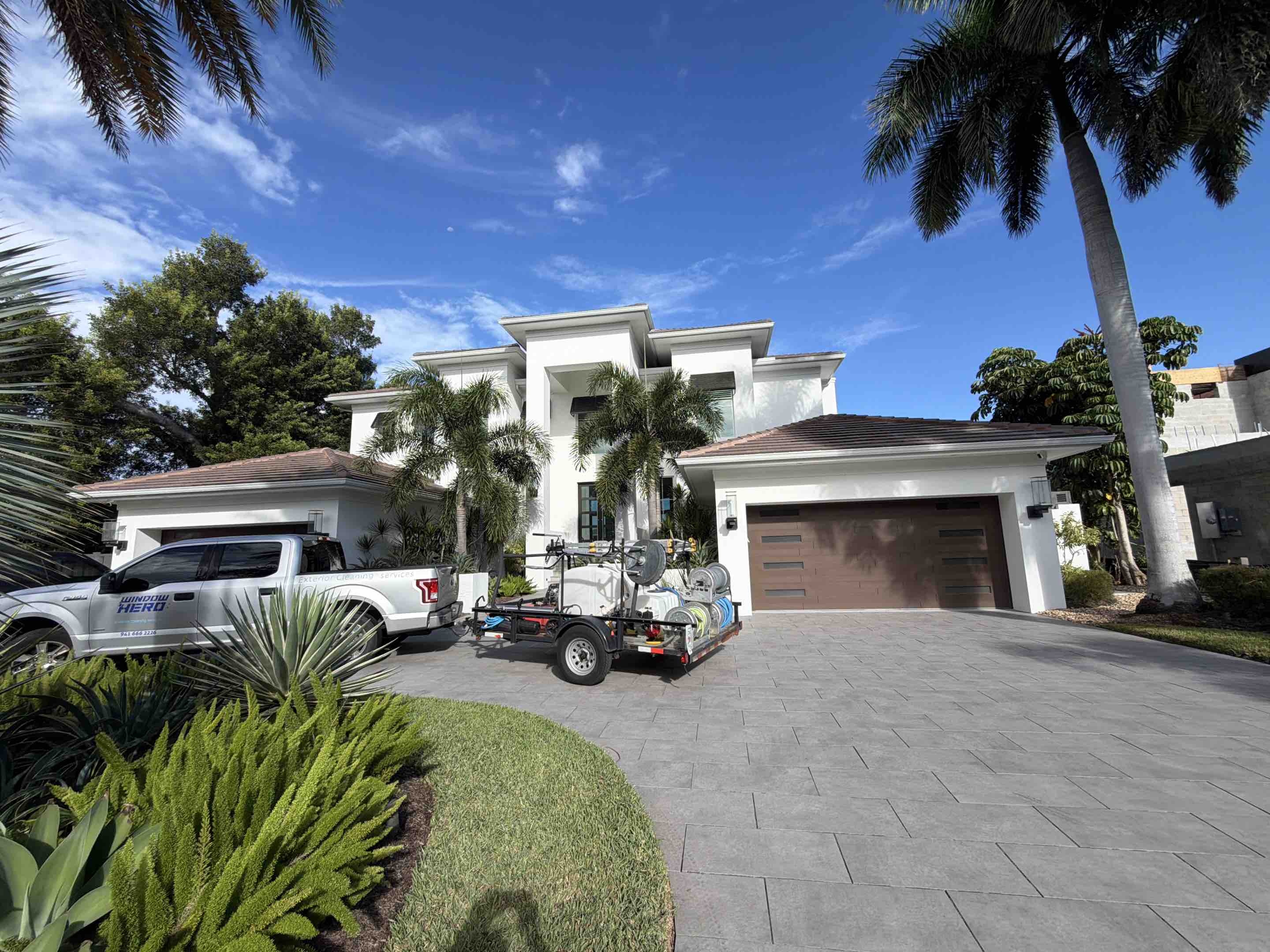 Sarasota, FL - Window cleaning from Window Hero Sarasota 941-666-2226