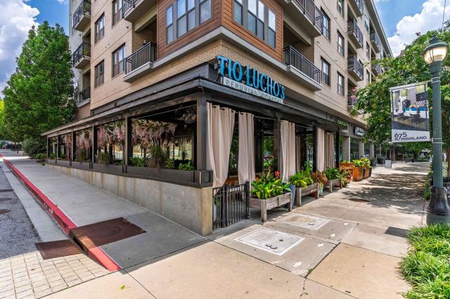 Atlanta, GA - We meticulously cleaned both interior and exterior windows, ensuring every nook and cranny was spotless. Our thorough approach left the restaurant looking pristine. This is in the Virginia Highlands neighborhood of Atlanta 