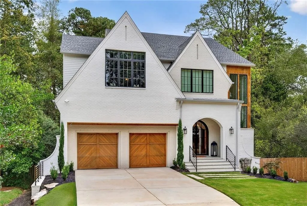 Atlanta, GA - Our team meticulously cleaned all exterior windows, ensuring no streaks or spots remained. We also performed a gentle soft wash on the home's exterior, removing dirt and grime without damaging the surface.