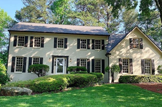 Atlanta, GA - We meticulously cleaned both interior and exterior windows, ensuring they sparkled. We also performed a thorough exterior house wash, removing dirt and grime to leave the exterior looking fresh and clean.