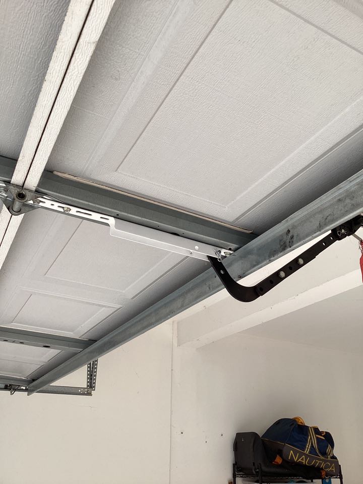 Replaced motor arm bracket with an upgraded white motor arm bracket.