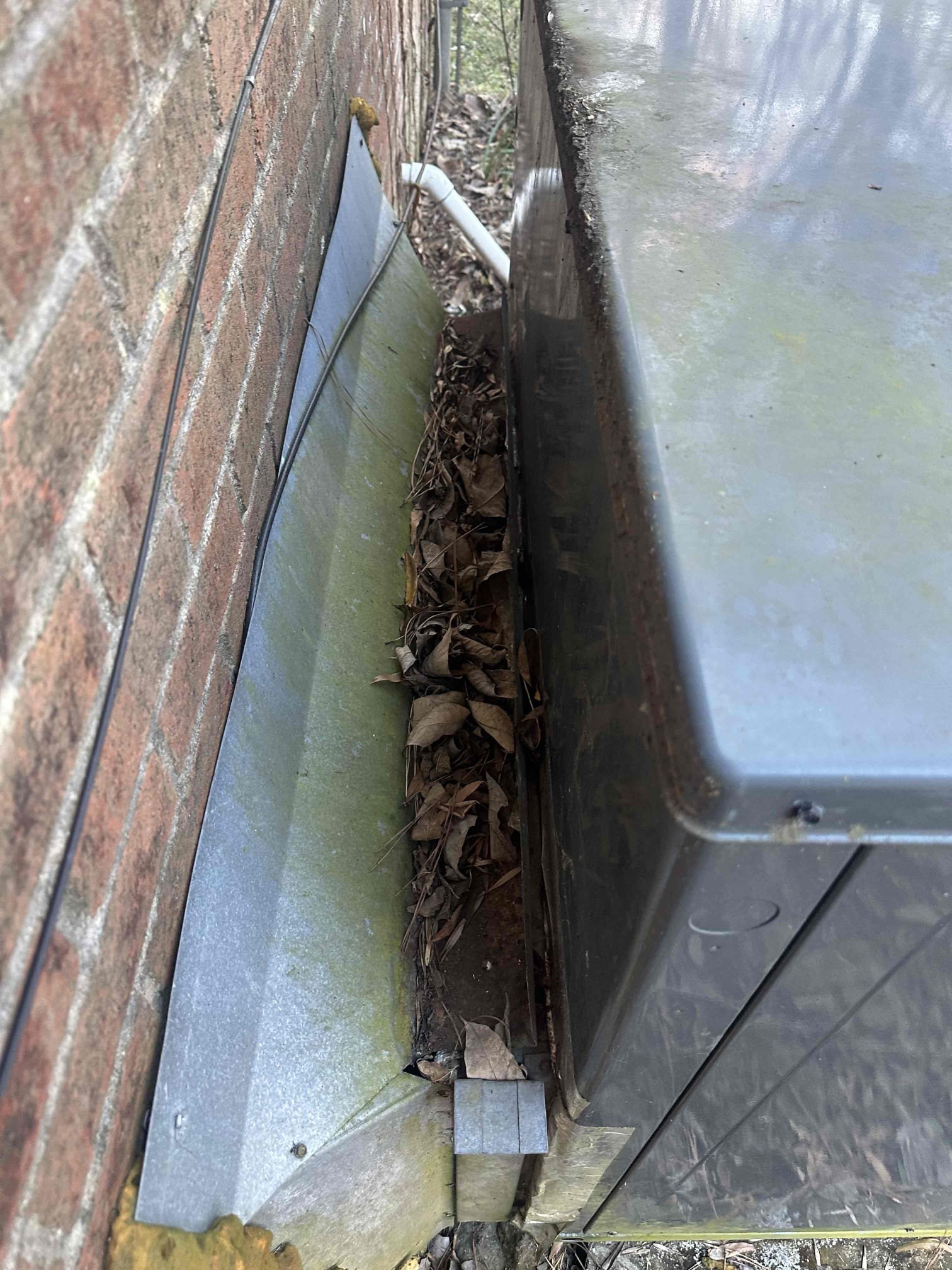 Arrived on job spoke customer found out the system is running properly. System is a 2022 Goodman pack unit gas pack went through the entire system found out the duck. Work is leaking and has multiple spots where there is no insulation on the ductwork.