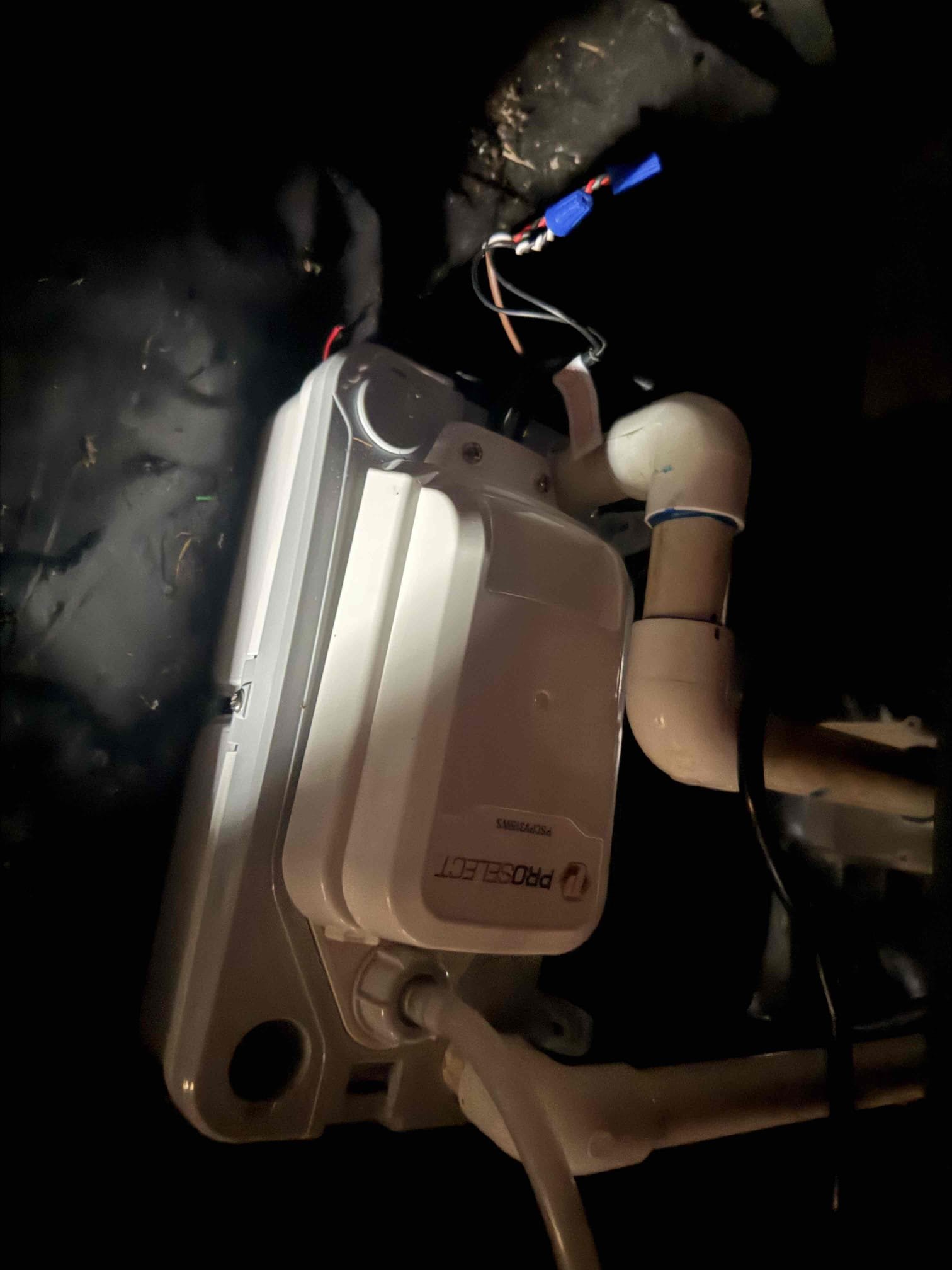 Condensation pump installation