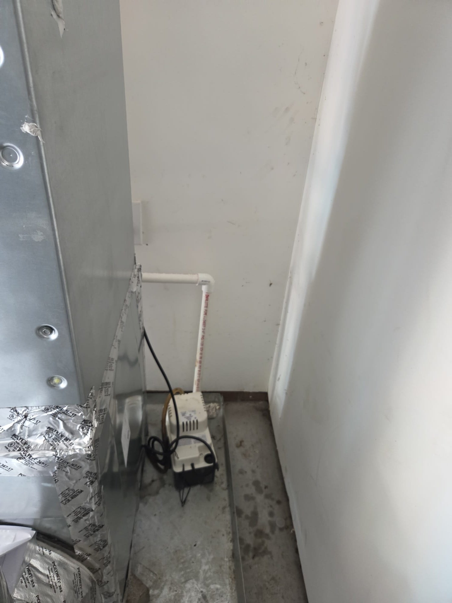 Removal of old split system and installation of new 2.5 ton heat pump/AC and 2.5 ton air handler w/ auxiliary heat
