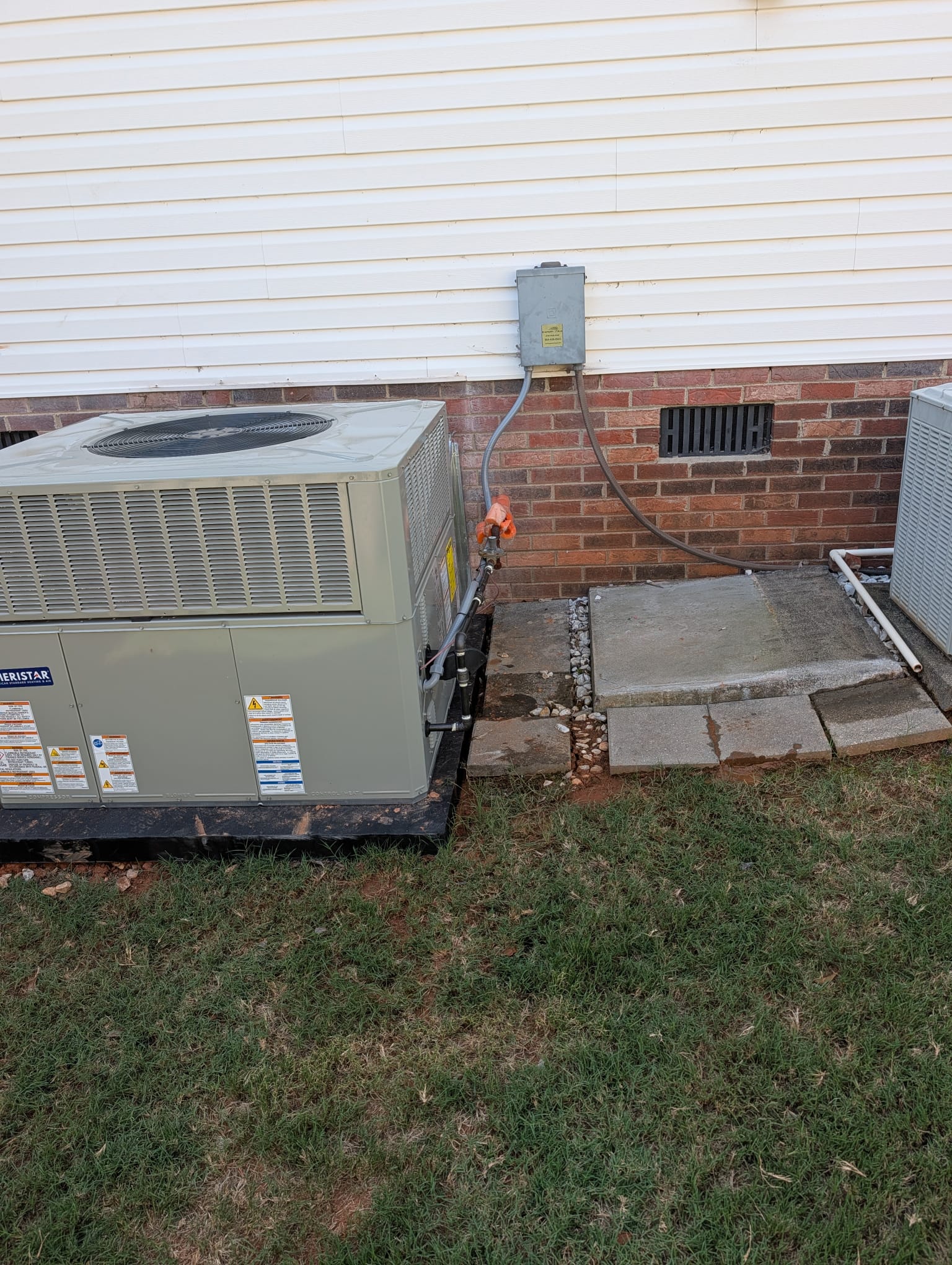 14seer 
10yrs warranty parts
1yr labor warranty
5 yrs maintenance
New tstat
New condenser pad 
New flashing metal 

Replaced existing breaker inside sub panel 