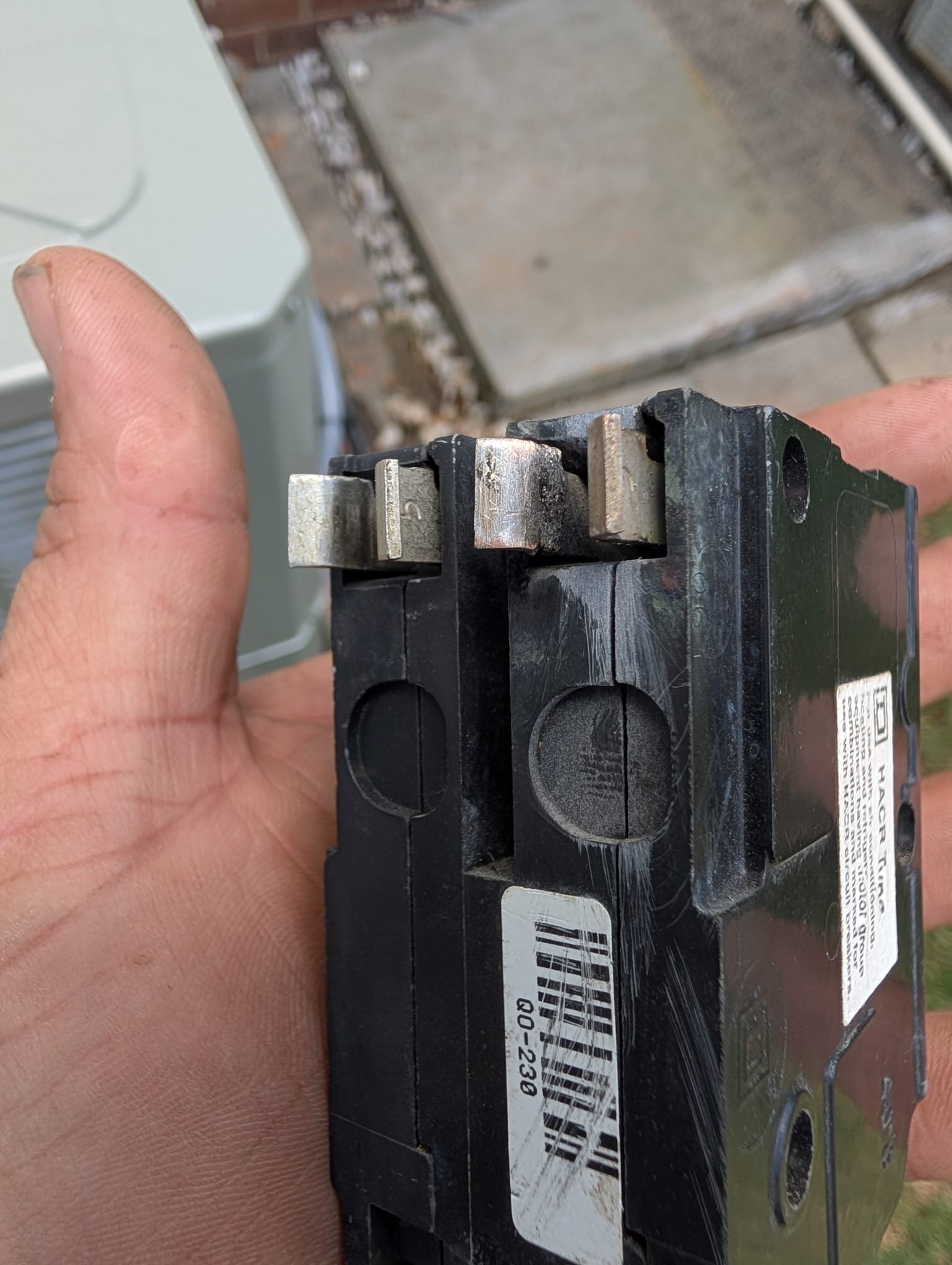 14seer 
10yrs warranty parts
1yr labor warranty
5 yrs maintenance
New tstat
New condenser pad 
New flashing metal 

Replaced existing breaker inside sub panel 
