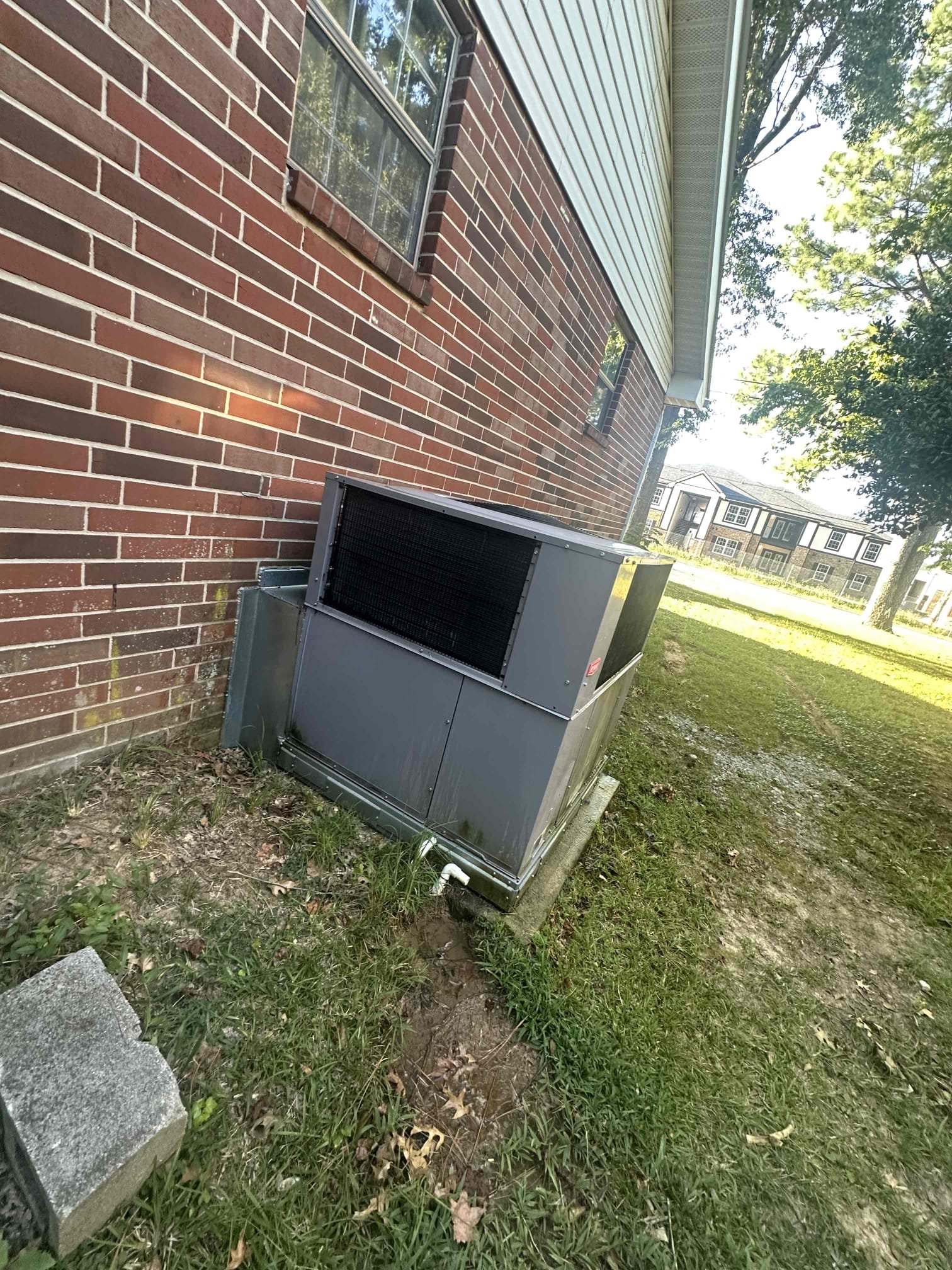 Arrived on job went through system found system operating and running properly at this time. When no issue system is cooling properly. Refrigerator pressures are perfect. No signs of any faulty issues. Check all blower components everything running properly at this time.