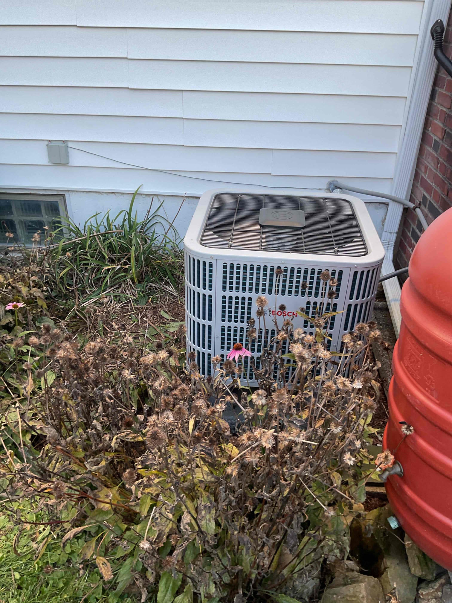 Luis 10-27-25 customer called in for no heat, Bosch heat pump no operating. Indoor unit gets signal but outdoor does not run. Found unit in error e5 temperature sensor th compressor return temp sensor. Found  mice on compressor dome jacket. mice chew on wire, and prevent communication hack to board, repair connection and test operation ok. Cycle heat pump ok. 