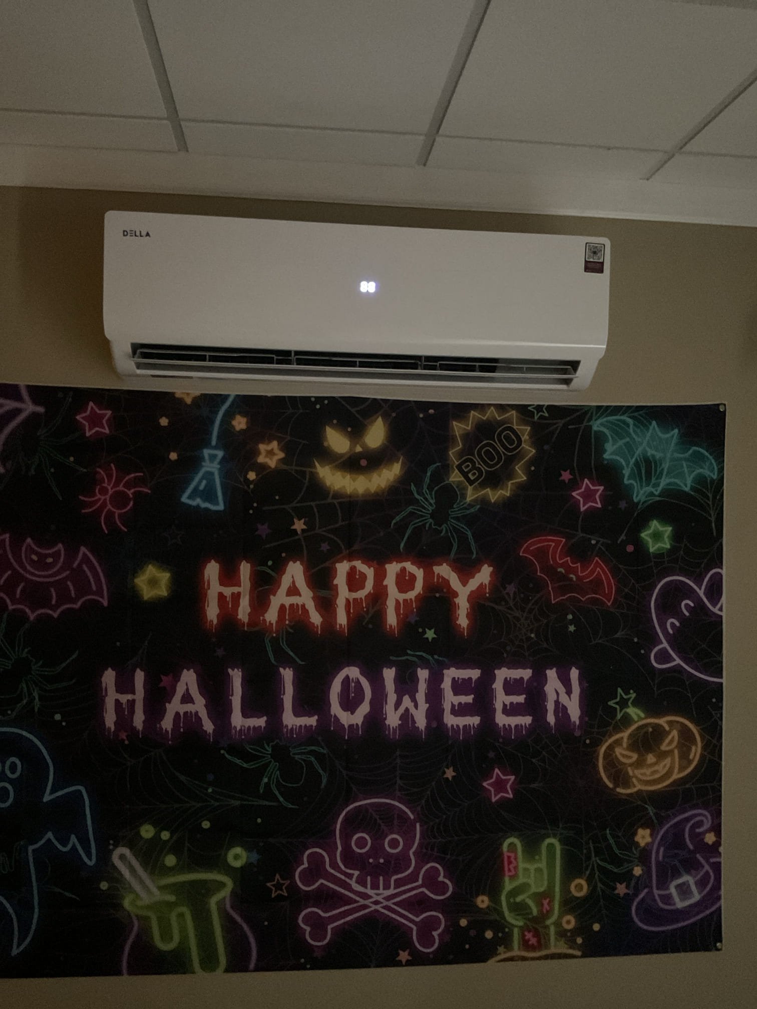 Luis 10-30-25 customer has ductless unit two indoor heads match to one outdoor heat pump manufacture is off brand (Della) heat not working test operation check heat operation unit goes into high pressure error code after minutes of running. I switched operation to cooling check refrigerant pressures reading 0 psi. When testing on heat heat gets up to 660 psi. I tried to find troubleshooting guide or manual I could not get anything. I explained to customer this particular job needs advanced troubleshooting and we will need to contact tech support could take 1 to 2 extra hours to troubleshoot. Home comfort consultant to come out tomorrow afternoon between two and three.