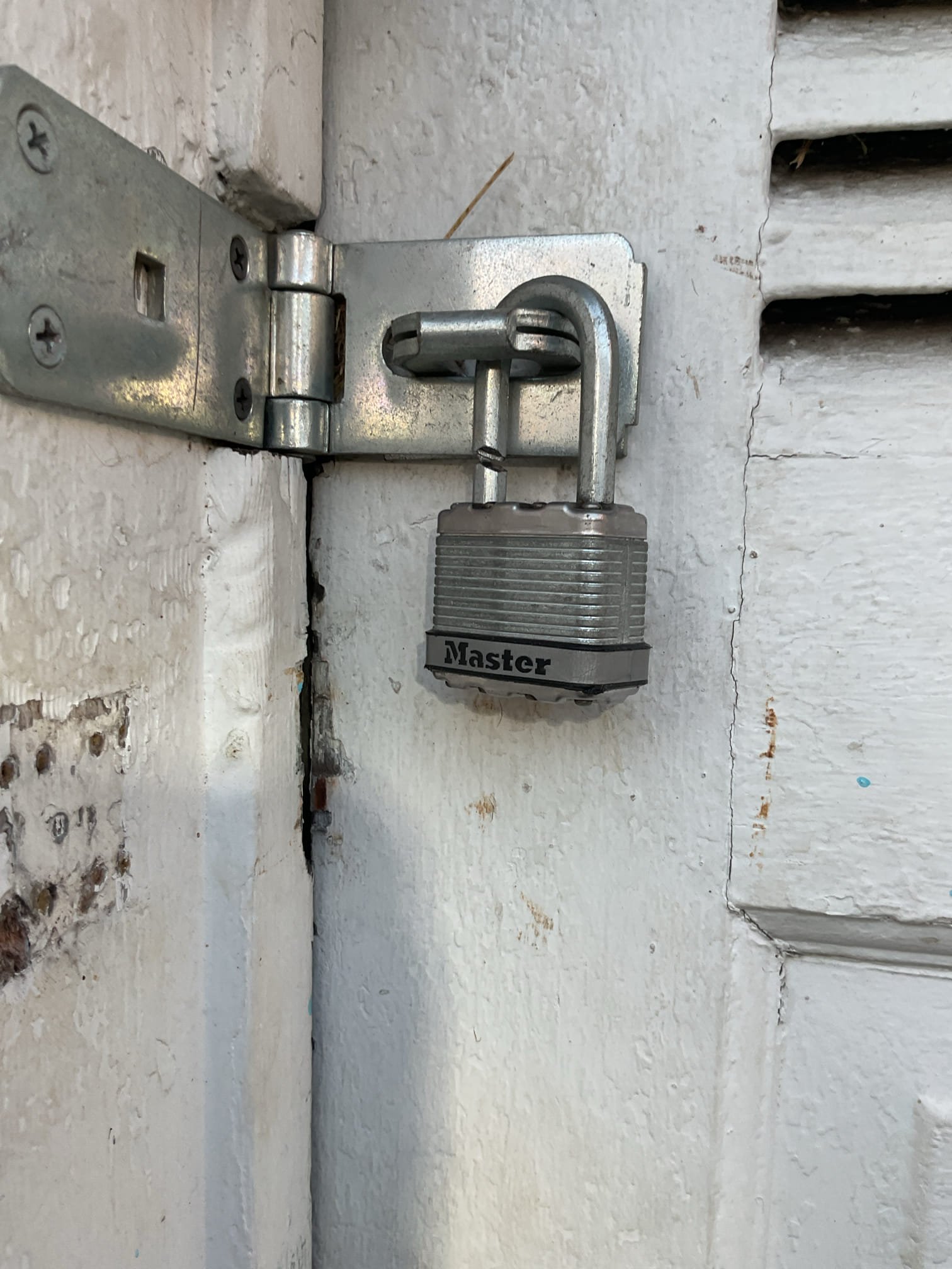 Gas supply to building locked out by PECO with tag.
There was a leak at one of the stoves of one of the apartments
PECO decided to shut gas off and all meter sets off until leak is fixed.
I knocked on all doors. Only one tenant answered and she said it was not her apartment with the leak.
The lock on the basement utility room door was cut by bolt cutters.
There are no red tagged items in that utility room.
Informed Carolyn of all of this. 

Carolyn is home to get more info from PECO then call us back. 

Charged card on file for diagnostic fee. 