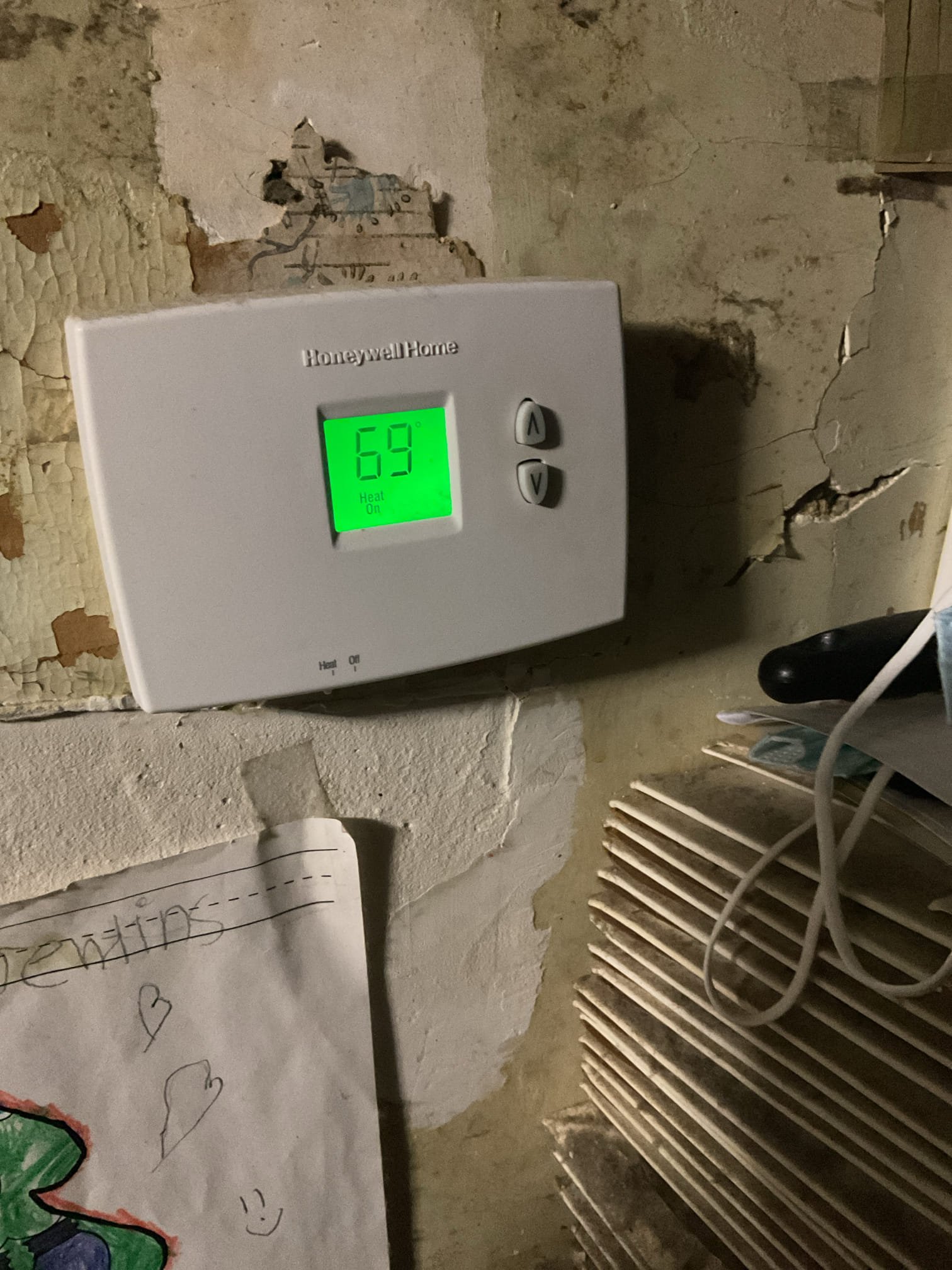 Fully assessed thermostat. Found basic Honeywell thermostat to be inaccurate. Provided estimate to install new Honeywell thermostat. Homeowner is going to install their own thermostat. Gas furnace is working at time of service. 