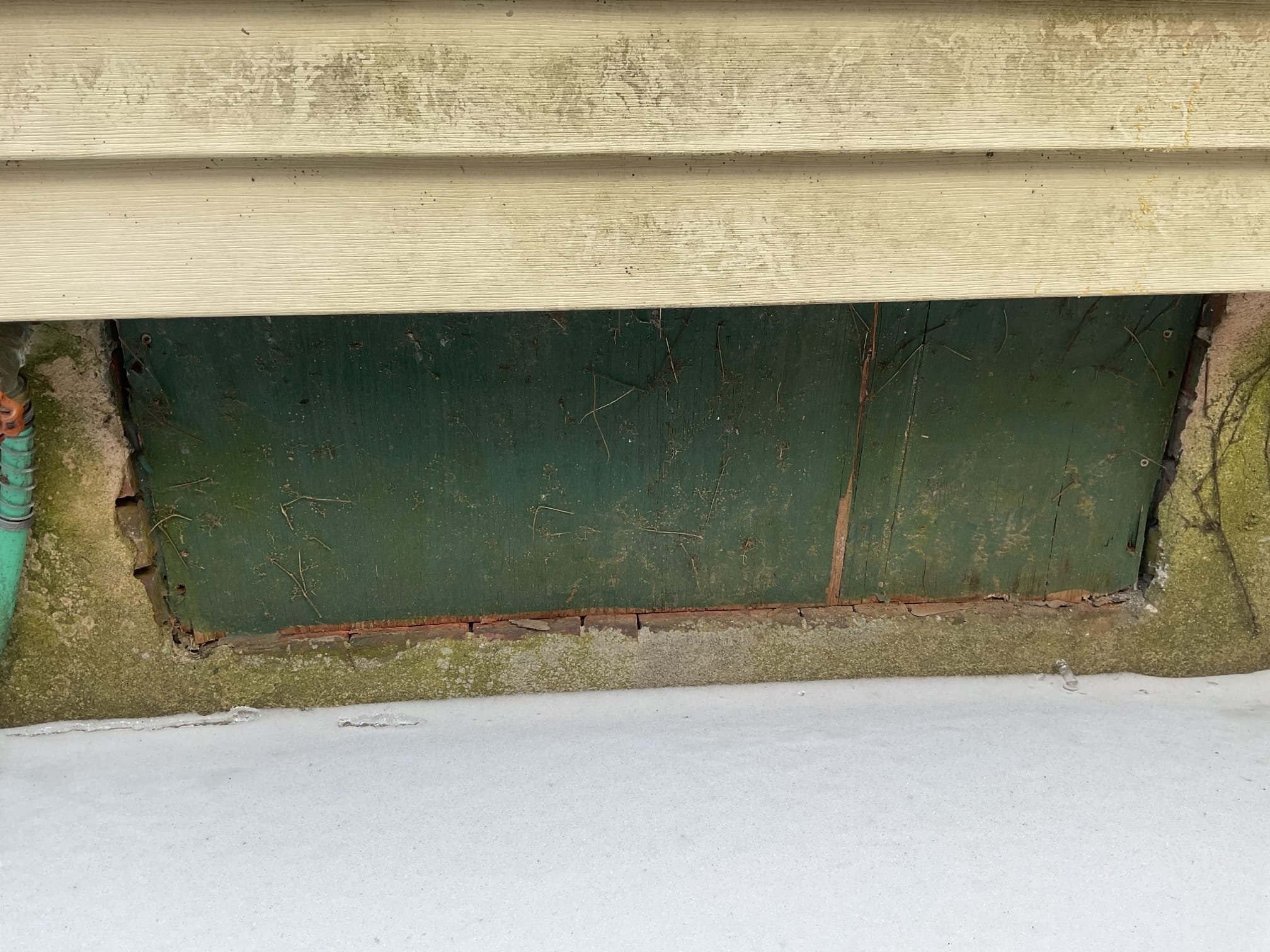 Fully assessed water leaking situation. Found radiator over crawl space broke open and cracked. Homeowner said that these pipes freeze every year. Found that the pipes go into an un insulated crawl space that is accessed thru a plywood panel where the driver vent goes out into alley way. Recommend to homeowner what needs to be done is crawl space needs sealed and insulated and radiator needs replaced with a piece of baseboard. Will let our office know the details to come up with an estimate. 