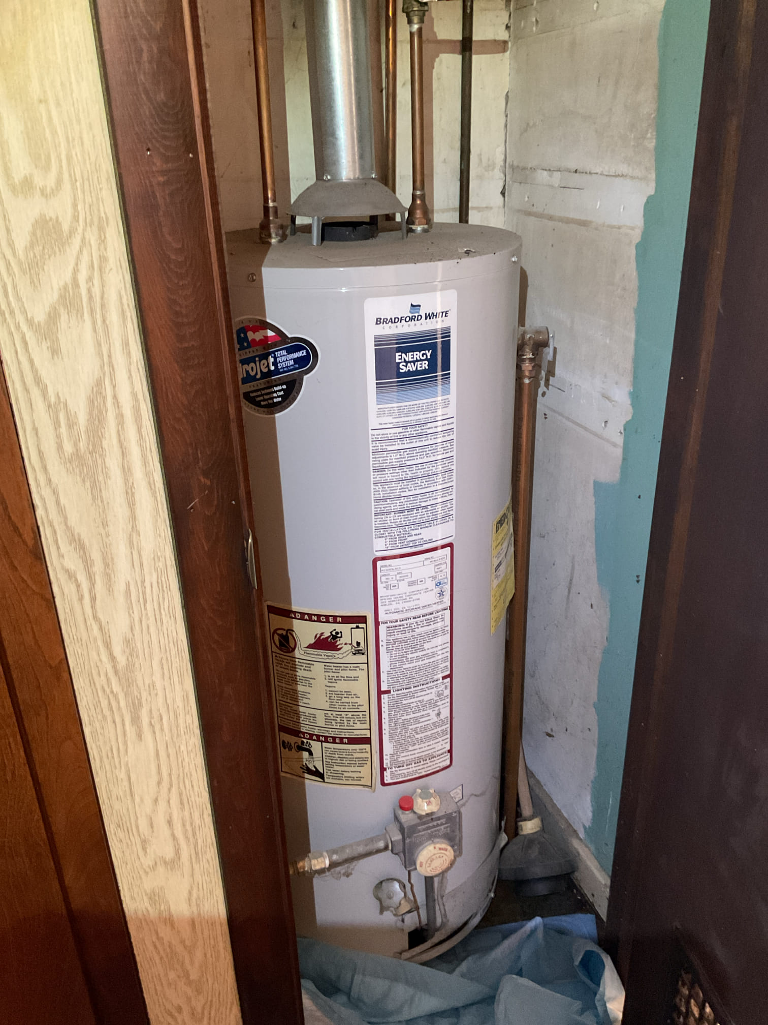 I arrived to the customers home for their water heater not working and leaking. Found the water heater is 15+ years old and is leaking. I put a price together for the customers for a new installed water heater . It’s a 30 gallon natural draft/ natural gas in a closet . They will review their price and contact us Monday. I left the Cold water  off to the hot water heater and  collected for $149 diagnostic .