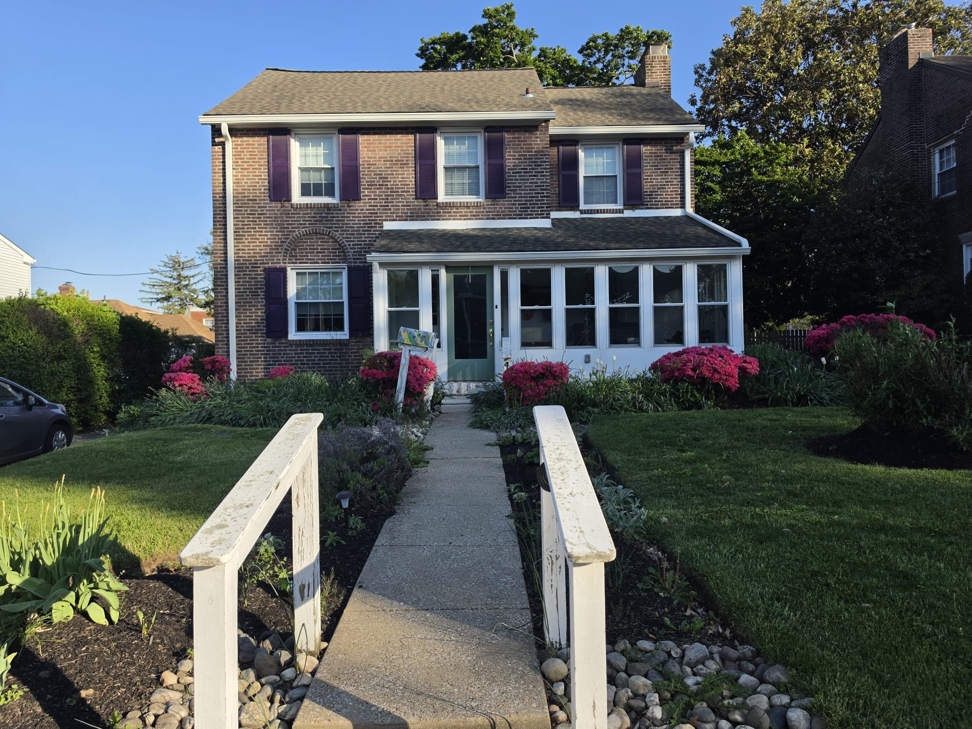 Reviewed job with Bob.  Installing 2 6k heads on left side 2nd floor bedrooms and 1 15k head in dining room on left side.  A 9k unit will be installed in the master bedroom and use the basement to run the lineset.  Need 1 tandem 15 breaker and double pole breaker for unit.