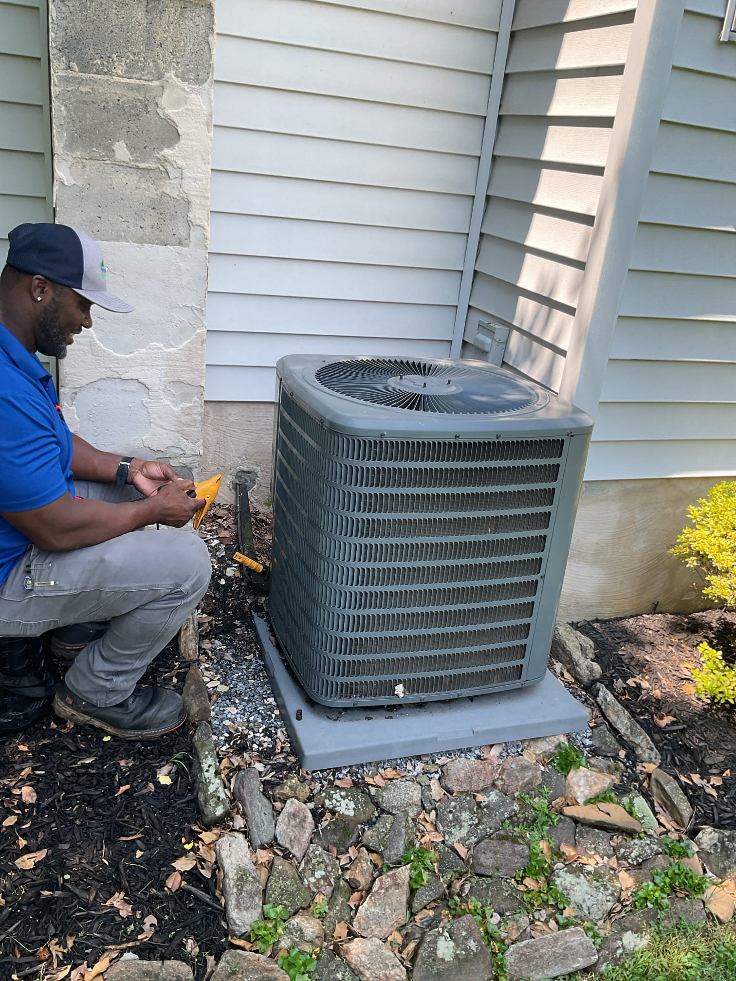 Luis 8-10-26
Customer called in for no cooling, nothing works. Found emergency switch in the off position, customer daughter probably turn switch off. Test system operation. Check pump operation takes longer than normal, customer will replace its own pump. Check filter ok, check supply and return temperature ok. Check outdoor unit refrigerant levels ok. Provided estimate to replace pump and vinyl. I also provided information on service plan oil heater and ac system. 