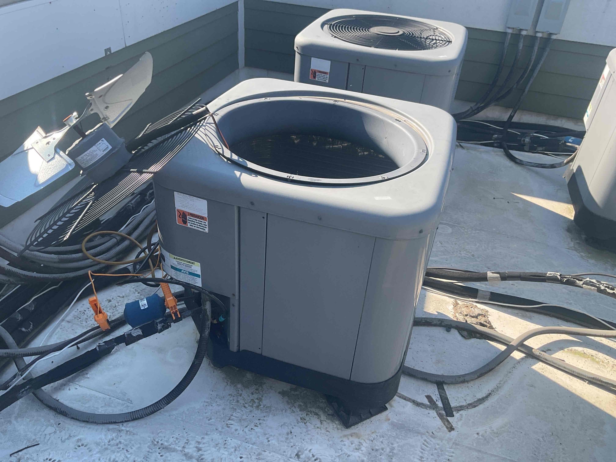 8/19/26. Fully assessed no cooling situation on 2016 Rudd heat pump system. Gave system a call for cooling and went up on roof. Found 410a heat pump system running at 132/14 pretty much flat. Found bad leak at high pressure switch provided option to repair. Also would consider replacement. Added back in factory 410a refrigerant charge for now. 410 a refrigerant pressures are 335/134 with 11 subcooling, temperature split is 18 degrees. A/c is working at this time but do not know how long charge will last. 