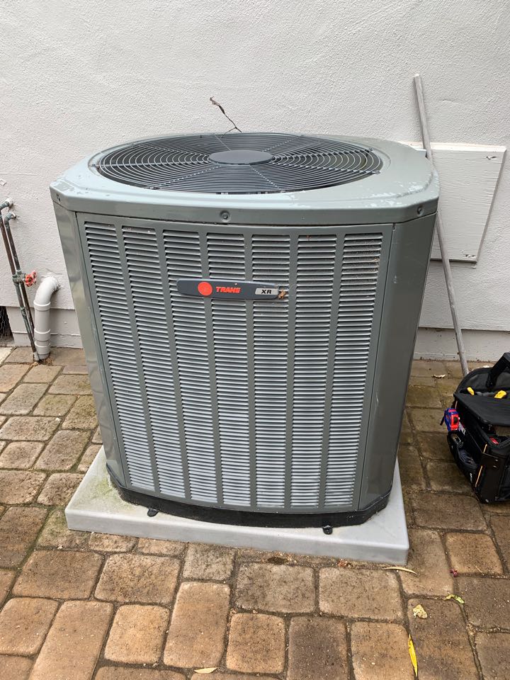 In San Carlos, California this afternoon performing a a/c maintenance for the Baisch residence. There 8 year old system is ready for the upcoming summer when ever it decides to come!