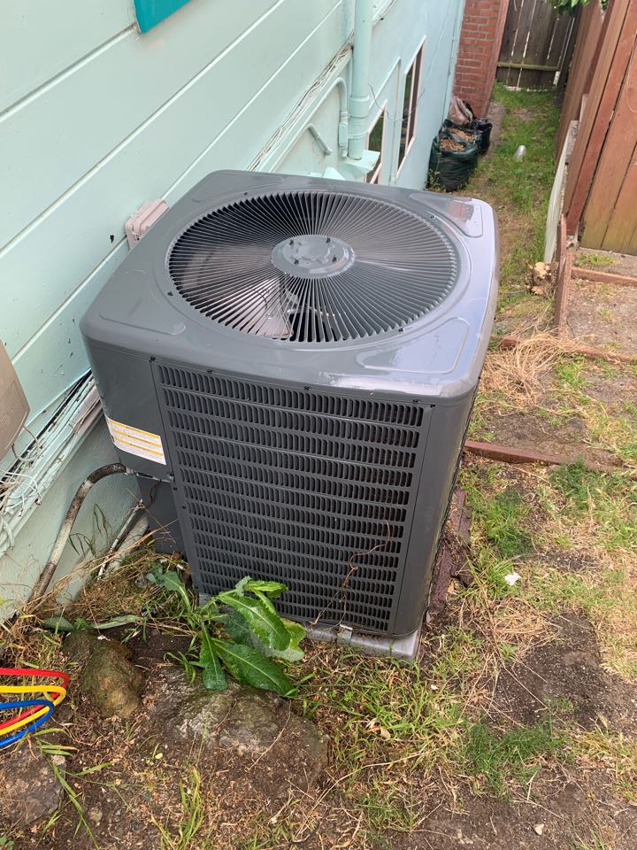 Starting off the day in El Cerrito Ca . Just finished an ac maintenance before summer season starts! This is a 2019 Goodman unit giving out a nice cool 41 degrees! Watch out summer time because we are ready for you!