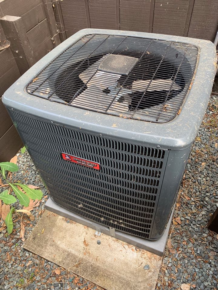 In orinda this afternoon performing an a/c maintenance for the Stahl residence. There 4 year old system is good as new after todays scheduled maintenance!