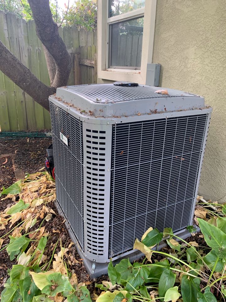 In El Cerrito, California this afternoon performing a a/c tune up for the Clark residence. There 1 year old system was installed by us and we’re here to make sure it’s continuing to run properly.