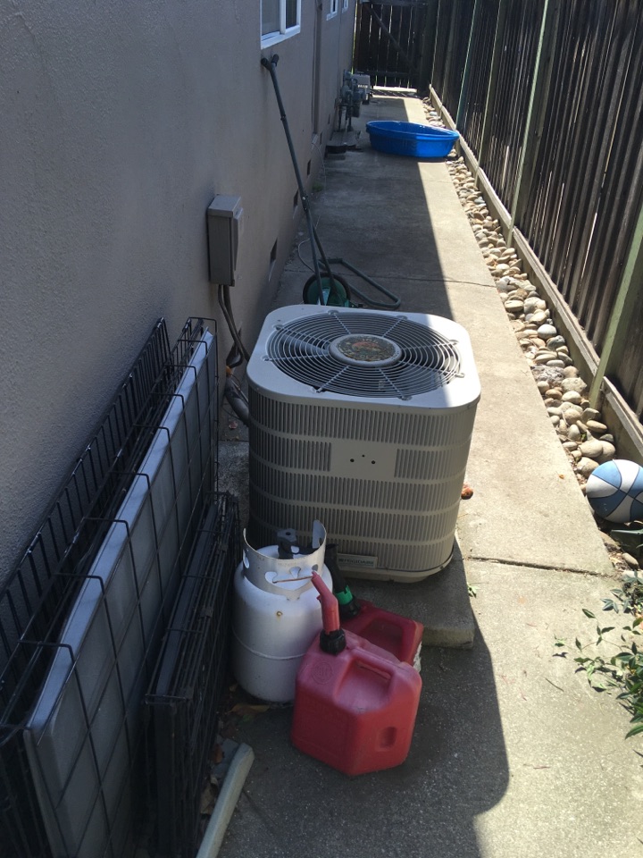 San Jose, CA - Diagnostic on air conditioner that works but not well, 15 year old Frigidaire R22 system. Capacitors our of range, compressor amperage high causing stress on system as well as high utility costs. Blower is in same condition and indoor section of air conditioner dirty causing loss in efficiency and improper cooling San Jose, CA - Diagnostic on air conditioner that works but not well, 15 year old Frigidaire R22 system. Capacitors our of range, compressor amperage high causing stress on system as well as high utility costs. Blower is in same condition and indoor section of air conditioner dirty causing loss in efficiency and improper cooling
