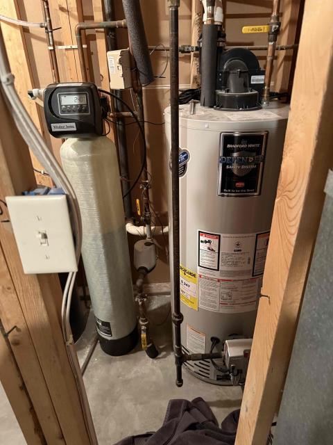 Onalaska, WI - Installation of Bradford White  50-Gallon Natural Gas Power Vented Water Heater
**Includes Heater, Materials, Labor, and Removal/Disposal
**Complete Turn-Key Installation of New Heater	

Fix old P-Trap under kitchen sink

Call Maxwell White for all of your plumbing needs 608-786-4004

For all of your plumbing needs call Maxwell White Plumbing @ 608-786-4004