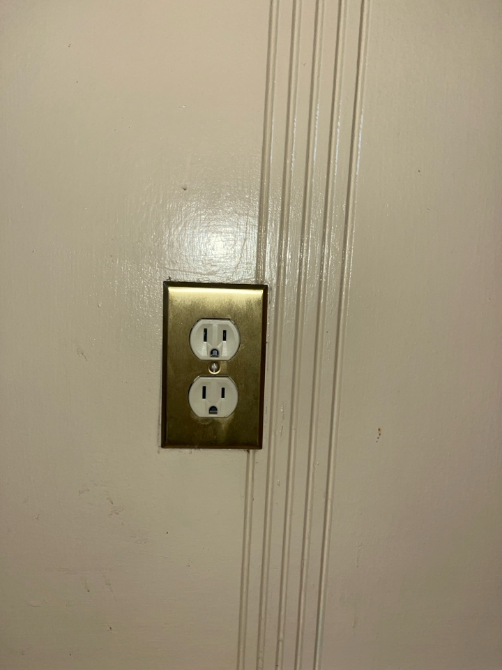 Preformed a circuit diagnostic on receptacle’s in a living room that were not working in Pasadena, Maryland