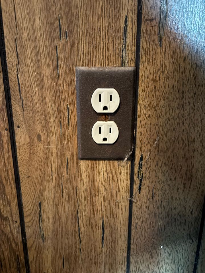 Replaced a receptacle in Millersville, MD.