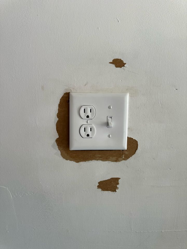 Installed duplex receptacle and single pole switch in Glen Burnie, Md. 