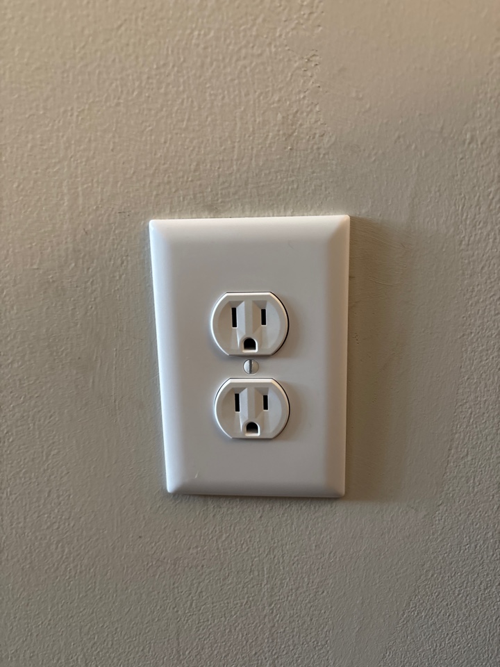 Replaced an outlet in Severna Park, MD.