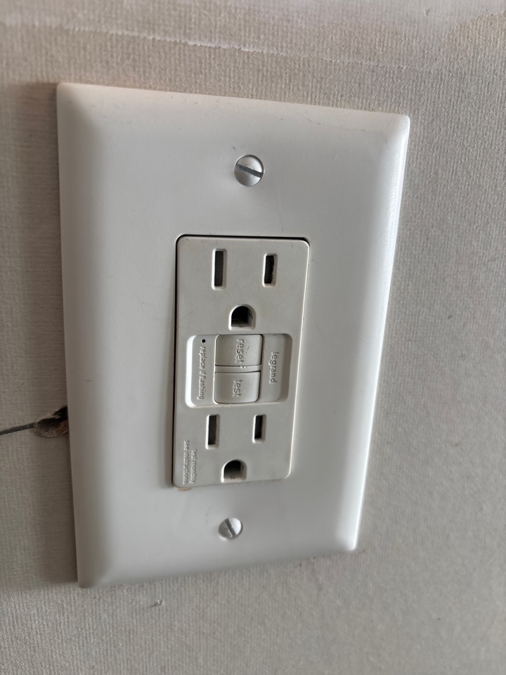 Reset a gfci outlet in Glen Burnie, MD.