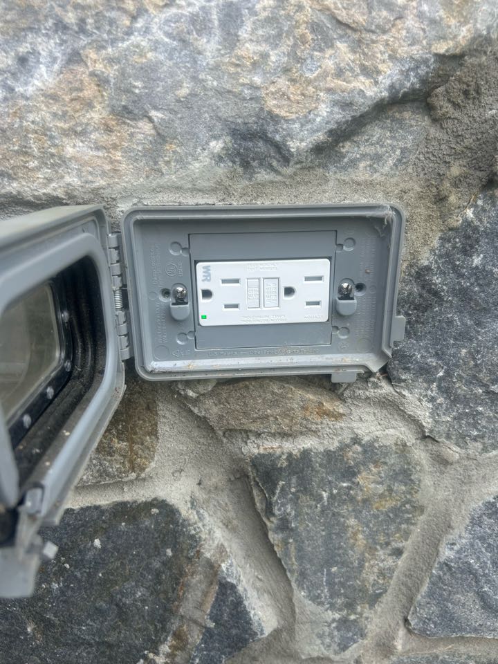 Magothy electric company replaced a outdoor gfci in Elliot city Maryland 