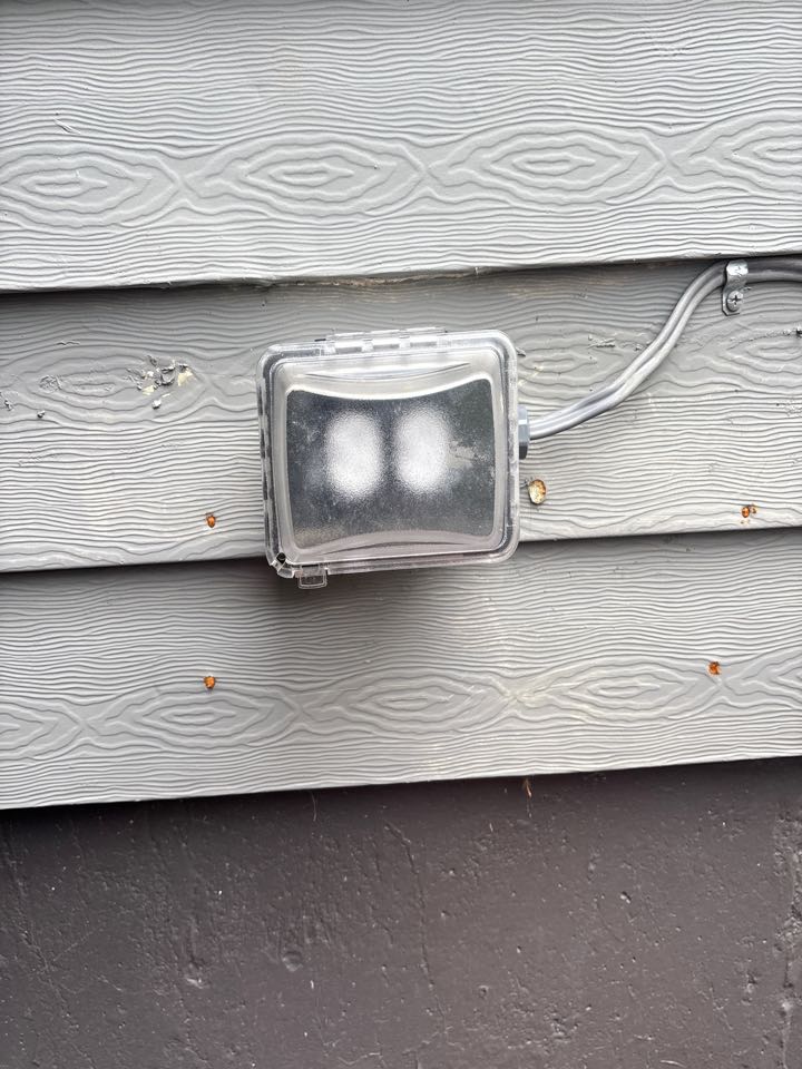 Replaced an outdoor outlet with the pre existing bubble cover in Laurel, MD.