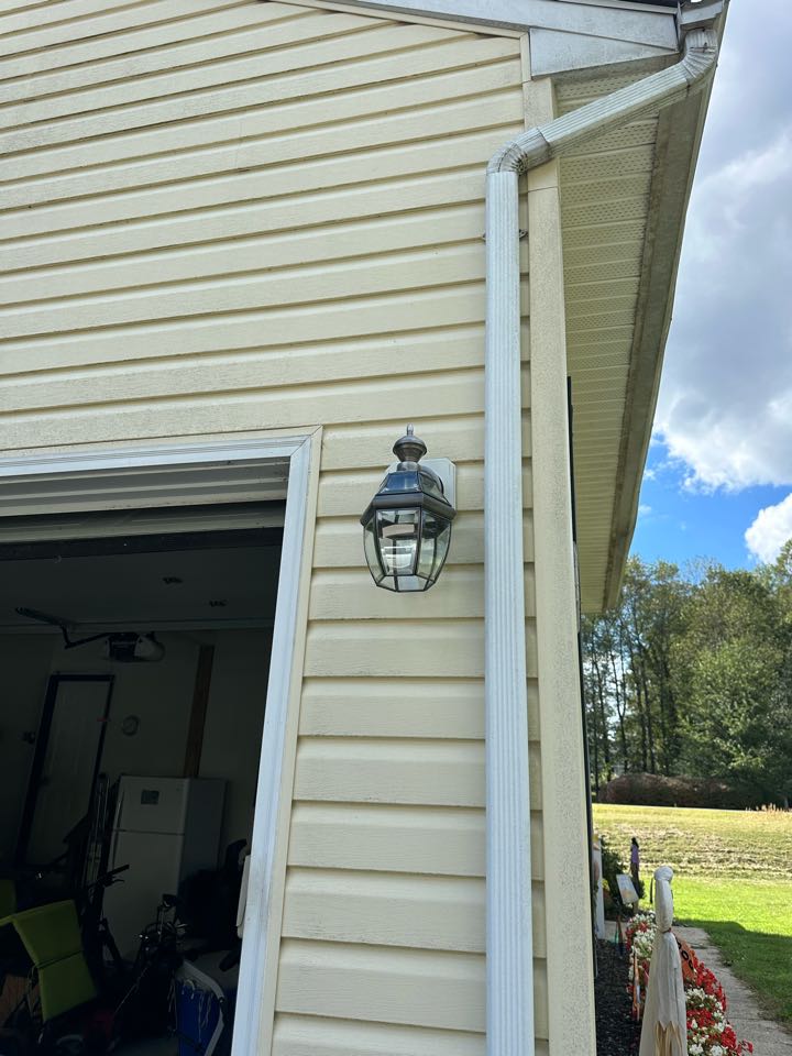 Replace damaged exterior lights in Gambrills MD Replace damaged exterior lights in Gambrills MD